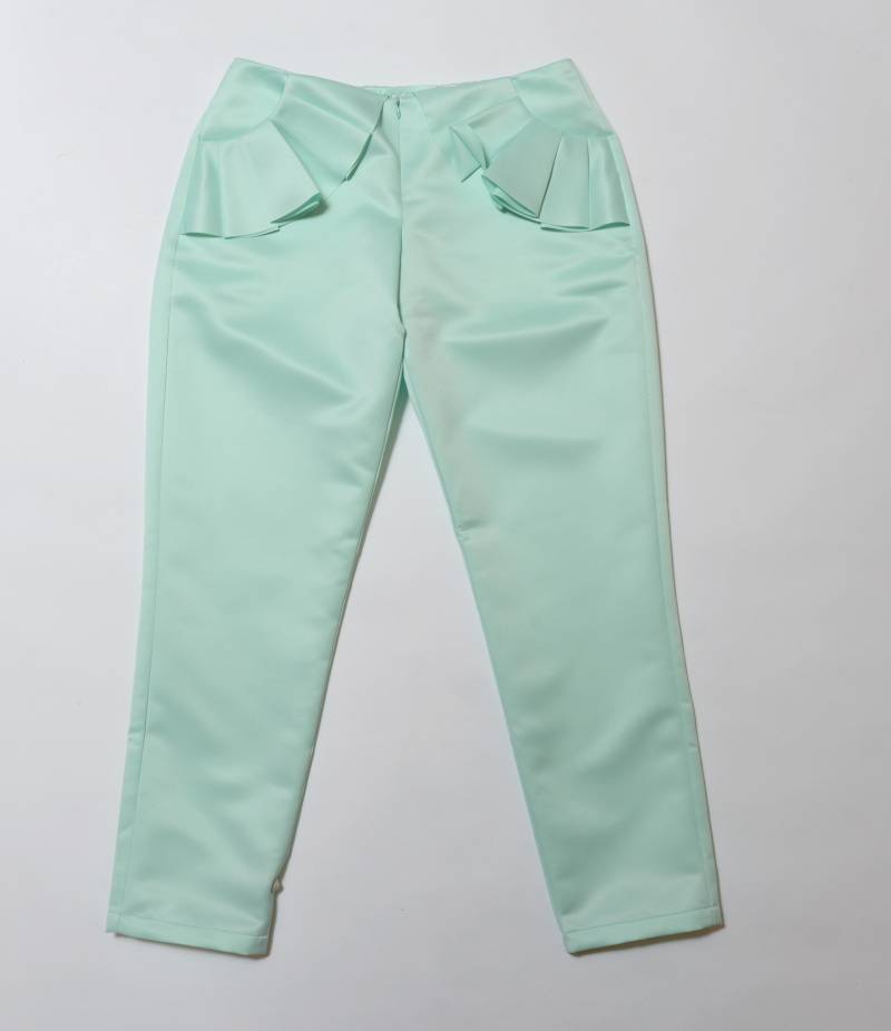 粉綠色ruffles長褲，斯文柔媚。$4,090