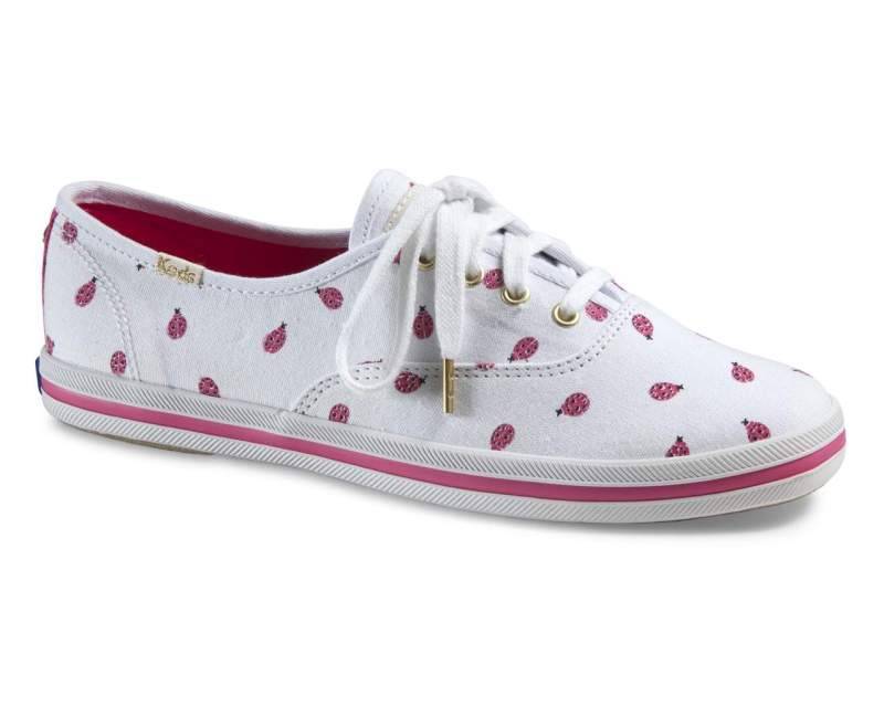 Keds × Kate Spade白×粉紅色甲蟲圖案帆布鞋，遠看圖案有點象士多啤梨。$600