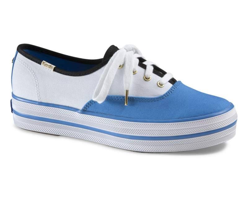 Keds × Kate Spade白×藍色拼色厚底帆布鞋，設計簡約易襯。$700