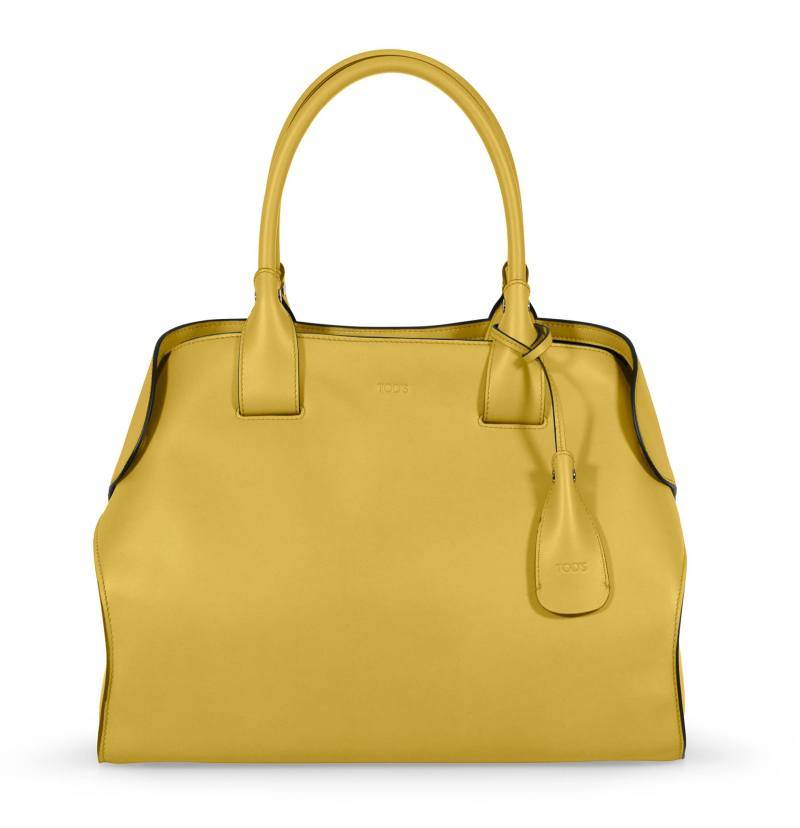 黃色皮革Cape bag（W40×H29×D12cm），帶有春氣息。$14,400