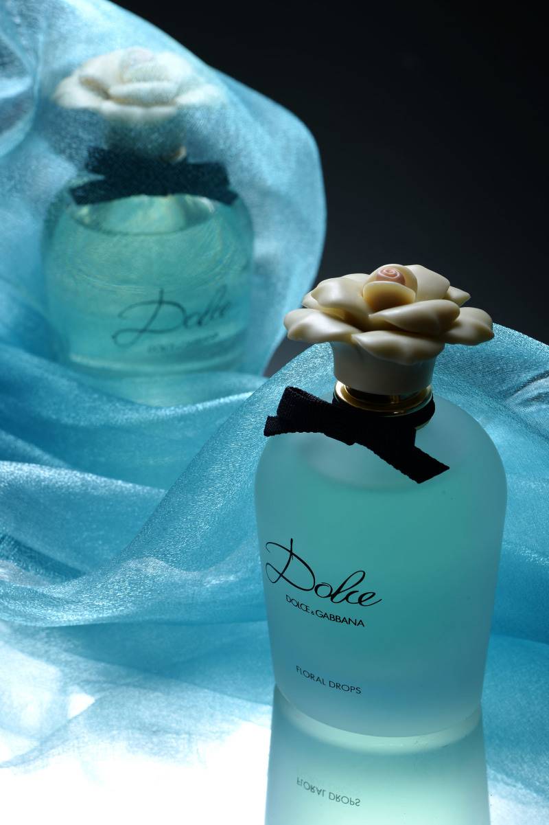 Dolce & Gabbana Dolce Floral Drops EDT 保留Dolce女士香氛的經典白花香氣，揉合清脆的橙花葉芳香，猶如滴着露水的新鮮花瓣，透出罕有而優雅的清新花香。$735/50ml/b 