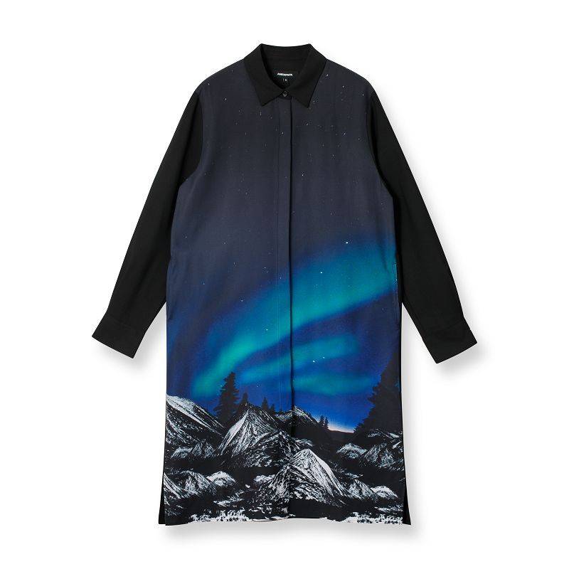3. Amenpapa黑×藍×灰色北極光print恤衫裙，極光背後有星空做襯托。$1,099 / Amenpapa 尖沙咀新港中心206號鋪 3102 3800